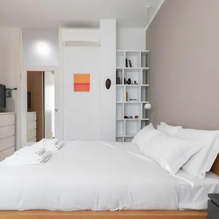 Italianway - Corso Xxii Marzo 4 * Milan